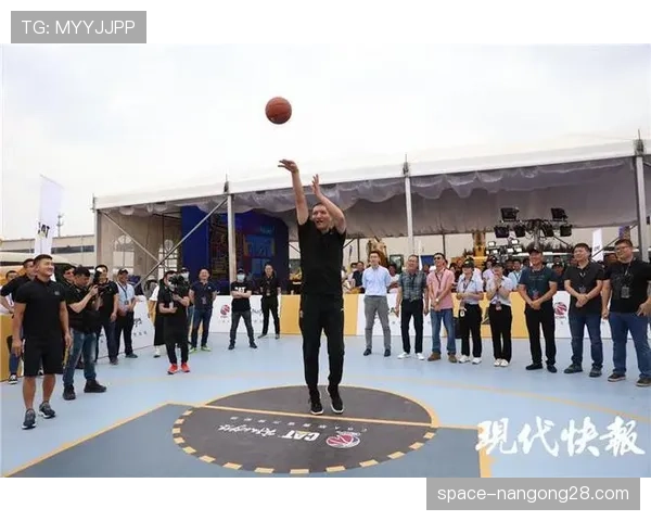 篮球进校园公益活动走进乌鲁木齐，多位CBA退役名宿指导青少年训练
